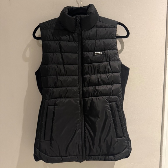 Roots Jackets & Blazers - ROOTS black puffer vest